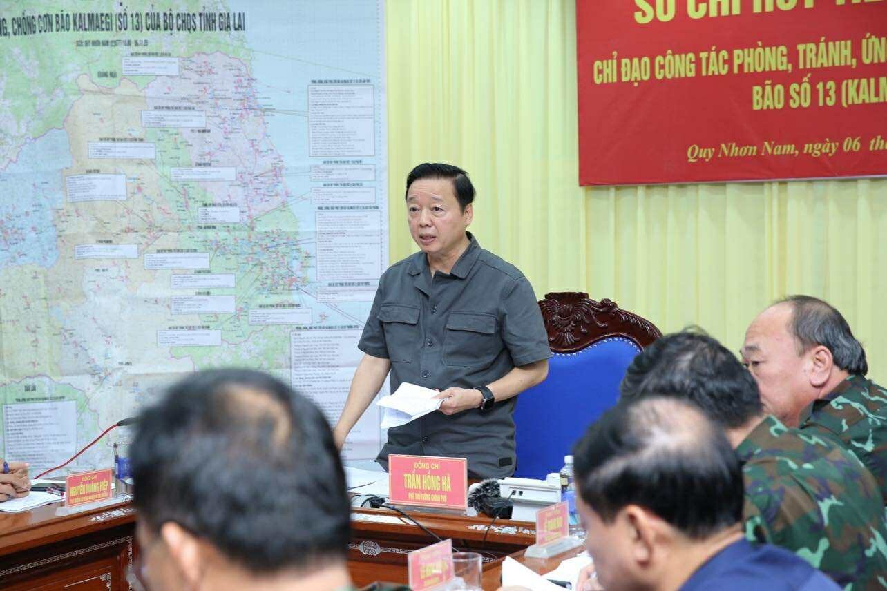 תגובת חירום לסופה מספר 13: כל הכוחות חייבים להיות בתפקיד, כל התוכניות חייבות להיות מוכנות - תמונה 11. Ứng phó khẩn cấp với bão số 13: Mọi lực lượng phải trực chiến, mọi phương án phải sẵn sàng- Ảnh 11.