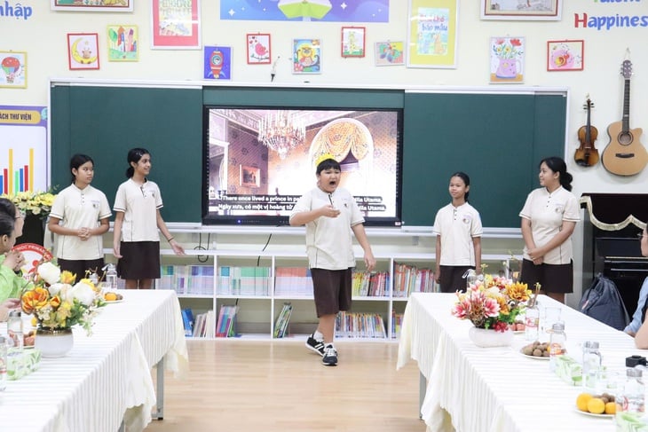 हो ची मिन्ह सिटी के प्राथमिक विद्यालय का सिंगापुर और कोरिया के विद्यालयों के साथ अंतर्राष्ट्रीय आदान-प्रदान है - फोटो 2. Trường tiểu học ở TP.HCM giao lưu quốc tế với các trường Singapore, Hàn Quốc - Ảnh 2.