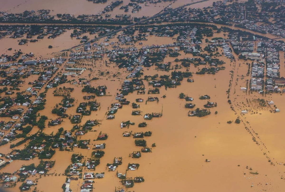 ດ່າໜັງ ໃນຊຸມມື້ທີ່ເກີດນໍ້າຖ້ວມຮ້າຍແຮງໃນທ້າຍເດືອນຕຸລາ 2025. ພາບ: ໜັງສືພິມກະສິກຳ ແລະ ສິ່ງແວດລ້ອມ.