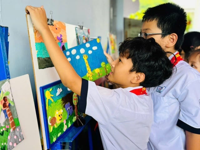 Phụ huynh tiểu học TP.HCM bất ngờ: Trong tiết tiếng Việt có âm nhạc, thể dục - Ảnh 4.