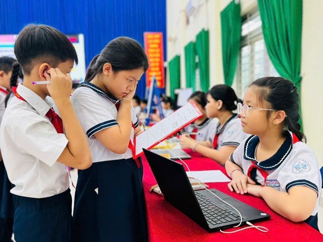 Phụ huynh tiểu học TP.HCM bất ngờ: Trong tiết tiếng Việt có âm nhạc, thể dục - Ảnh 9.