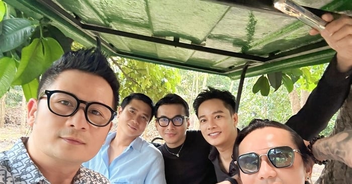 Đoàn Di Băng mếu máo khi công an khám nhà, Hồ Hoài Anh hiếm hoi lộ diện