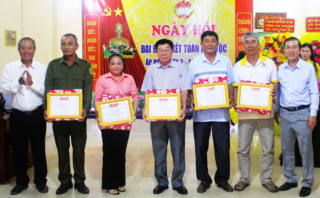 Nasjonal stor enhetsdag på Dong Son 2 Hamlet