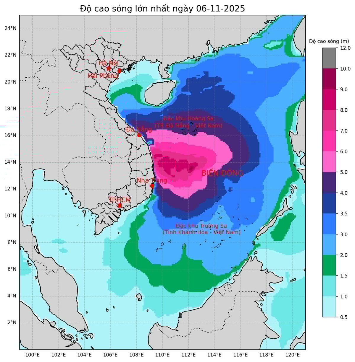 Map forecasts high waves from storm No. 13 of about 4-10m approaching coastal areas from south of Da Nang to Dak Lak. Photo: NCHMF. Bản đồ dự báo các cột sóng cao do bão số 13 khoảng 4-10m áp sát vùng ven biển từ nam Đà Nẵng đến Đắk Lắk. Ảnh: NCHMF.