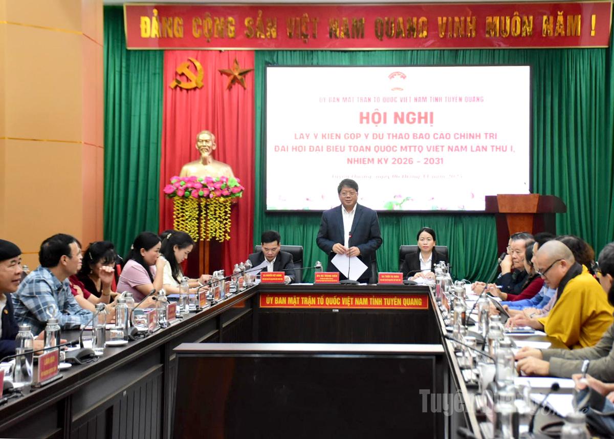 Le camarade Ha Trung Kien, membre du Comité permanent du Parti provincial et vice-président permanent du Comité provincial du Front de la patrie vietnamienne, a présidé la conférence.