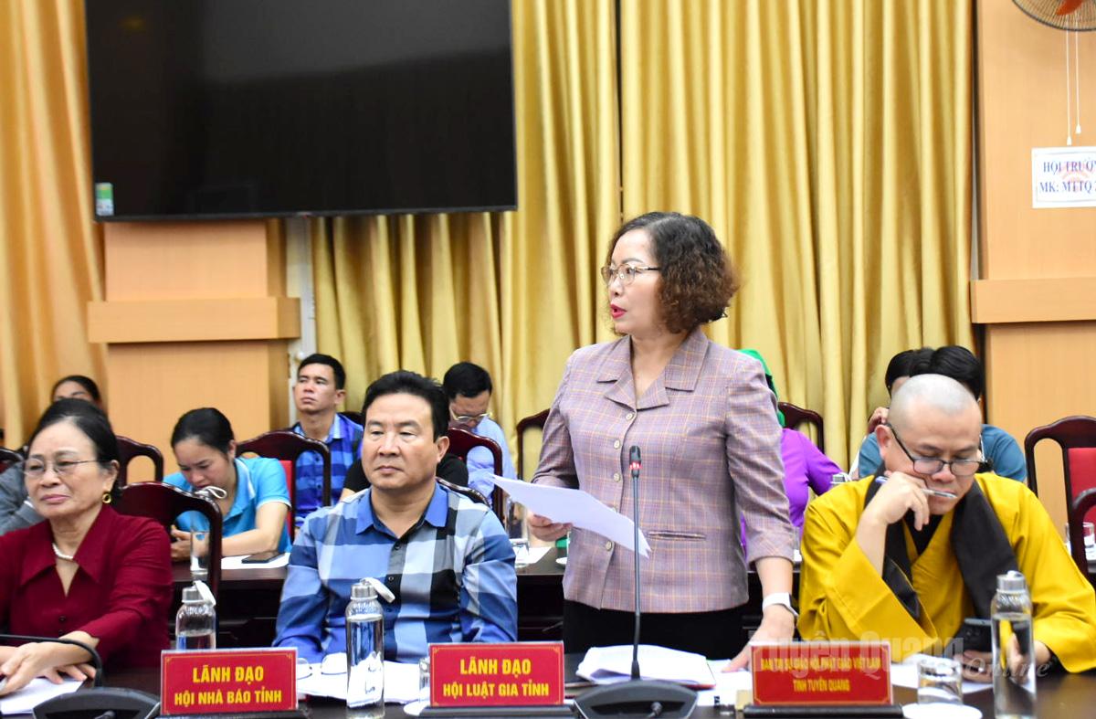 Des représentants de l'Association des avocats provinciaux ont contribué par leurs commentaires au projet de rapport politique du 1er Congrès national des délégués du Front de la patrie du Vietnam, mandat 2026-2031.