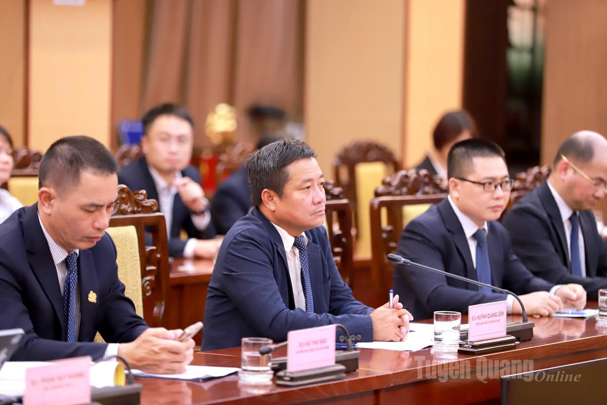 VNPT-koncernens generaldirektör Huynh Quang Liem och gruppmedlemmar deltog i undertecknandet.