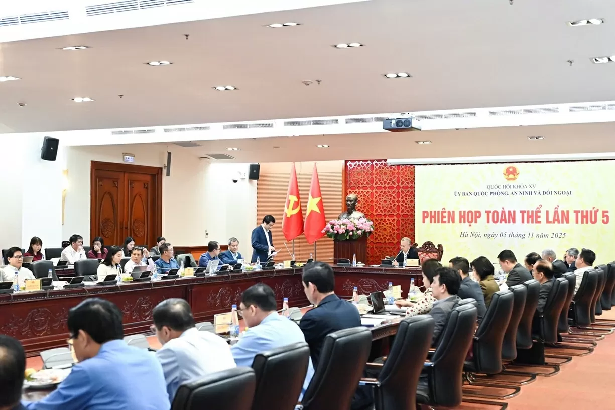 Noen spesifikke mekanismer og retningslinjer for å forbedre effektiviteten av internasjonalt integrasjonsarbeid på nasjonalforsamlingens evalueringssesjon Một số cơ chế, chính sách đặc thù nhằm nâng cao hiệu quả công tác hội nhập quốc tế tại phiên họp thẩm tra của Quốc hội