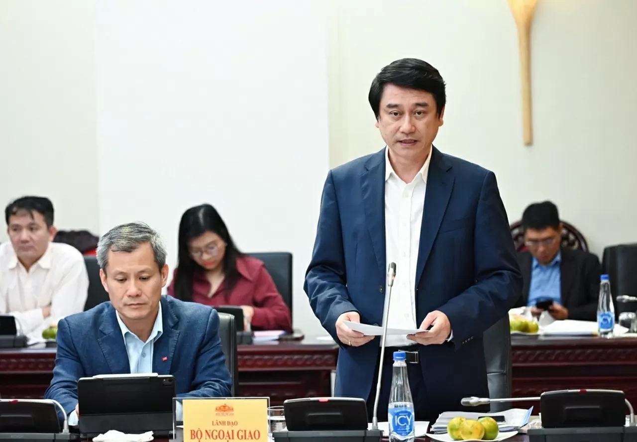 Noen spesifikke mekanismer og retningslinjer for å forbedre effektiviteten av internasjonalt integrasjonsarbeid på nasjonalforsamlingens evalueringssesjon Một số cơ chế, chính sách đặc thù nhằm nâng cao hiệu quả công tác hội nhập quốc tế tại phiên họp thẩm tra của Quốc hội