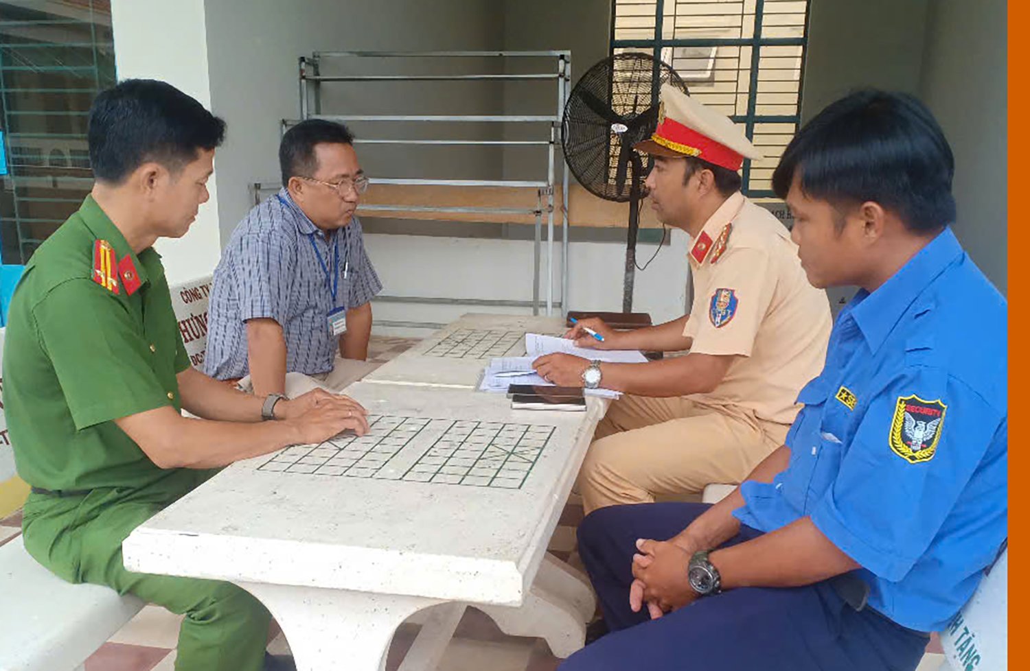 तिन्ह बिएन वार्ड ने स्कूलों में व्यवस्था और यातायात सुरक्षा की जाँच की