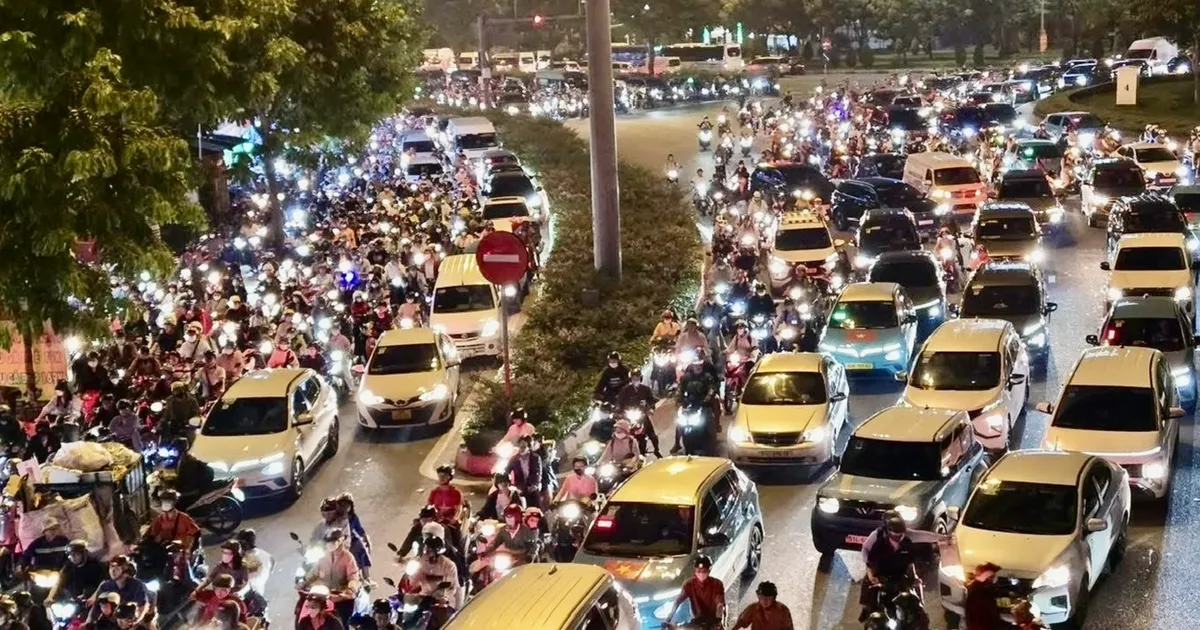 TPHCM: Đẩy mạnh các công trình giao thông để giảm kẹt xe