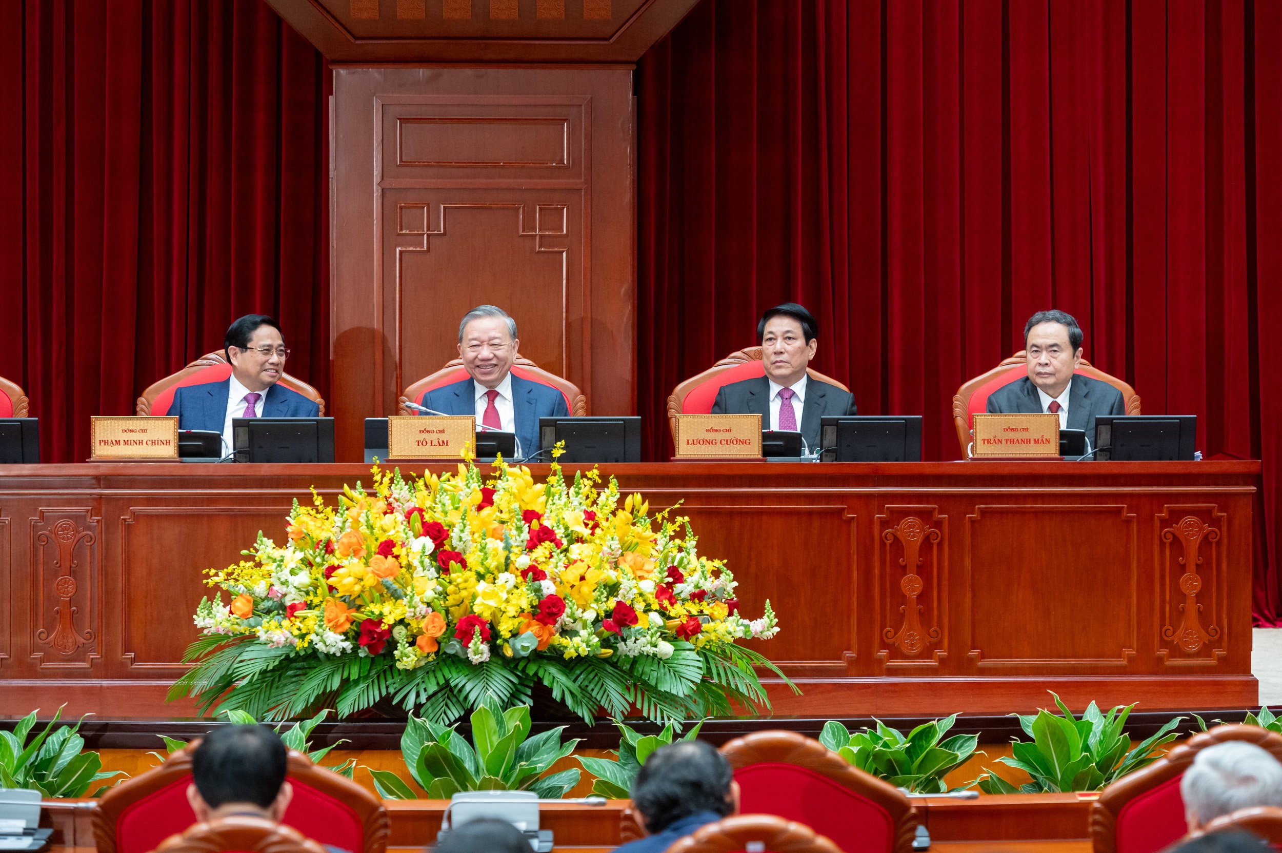 Thống nhất giới thiệu nhân sự tái cử, tham gia lần đầu Bộ Chính trị khóa XIV - Ảnh 1.