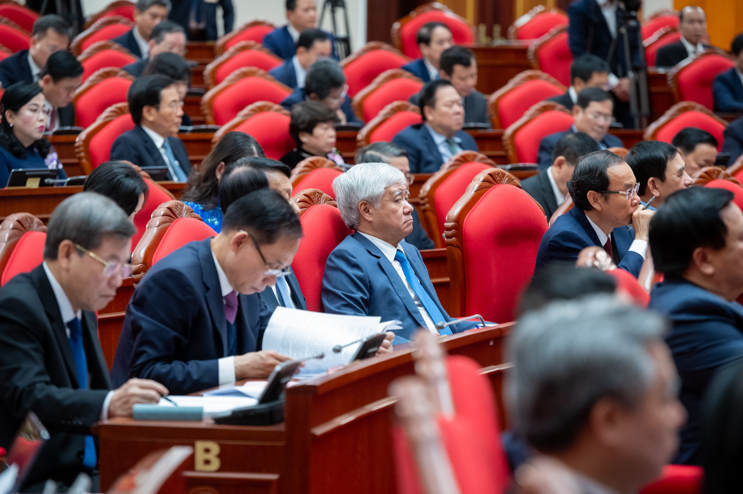 Thống nhất giới thiệu nhân sự tái cử, tham gia lần đầu Bộ Chính trị khóa XIV - Ảnh 2.