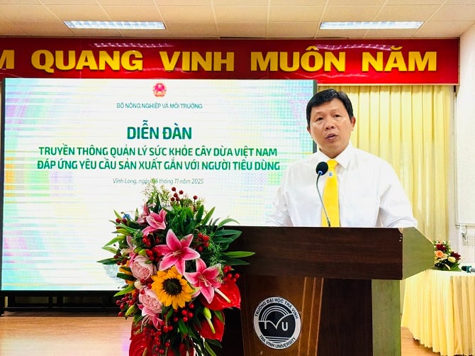 Universitair hoofddocent, Dr. Nguyen Minh Hoa - directeur van de Tra Vinh Universiteit PGS.TS Nguyễn Minh Hòa - Hiệu trưởng Trường Đại học Trà Vinh