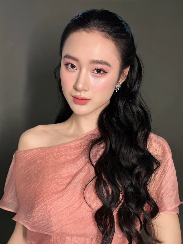 មិនអាចស្គាល់ 'ម្ដាយវ័យក្មេង' ដ៏ស្រស់ស្អាត Angela Phuong Trinh ពីអតីតកាល - រូបថត 3. Không thể nhận ra 'bà mẹ nhí' Angela Phương Trinh xinh đẹp ngày nào - Ảnh 3.