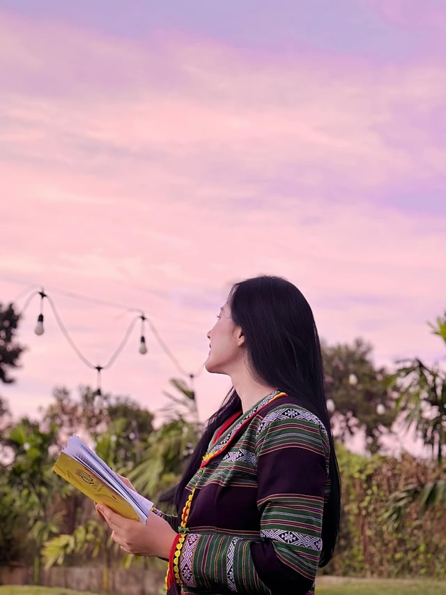 មិនអាចស្គាល់ Angela Phuong Trinh ដ៏ស្រស់ស្អាតពីអតីតកាលបានទេ - រូបថត ៥. Không thể nhận ra 'bà mẹ nhí' Angela Phương Trinh xinh đẹp ngày nào - Ảnh 5.