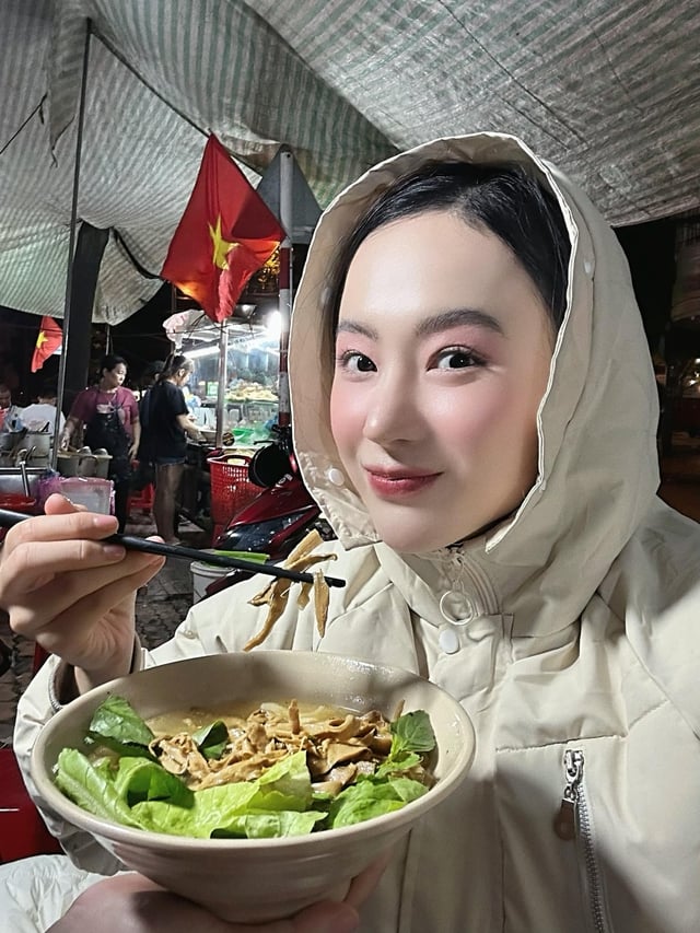 មិនអាចស្គាល់ 'ម្ដាយវ័យក្មេង' Angela Phuong Trinh ពីអតីតកាលបានទេ - រូបថត ៧. Không thể nhận ra 'bà mẹ nhí' Angela Phương Trinh xinh đẹp ngày nào - Ảnh 7.