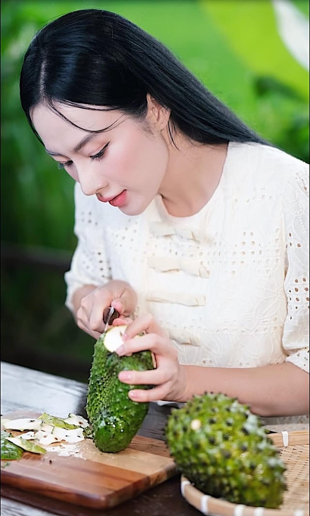 មិនអាចស្គាល់ 'ម្ដាយវ័យក្មេង' ដ៏ស្រស់ស្អាត Angela Phuong Trinh ពីអតីតកាល - រូបថត ១០. Không thể nhận ra 'bà mẹ nhí' Angela Phương Trinh xinh đẹp ngày nào - Ảnh 10.