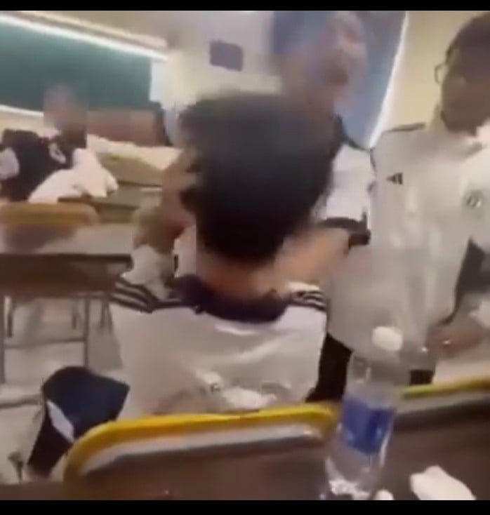 מקרה של הכאת חבר תמורת 500,000 דונג וייט: תלמידים שירבו או יצפו יוענשו - תמונה 2. Vụ đánh bạn vì 500.000 đồng: Học sinh đánh nhau hay đứng xem đều sẽ bị kỷ luật - Ảnh 2.