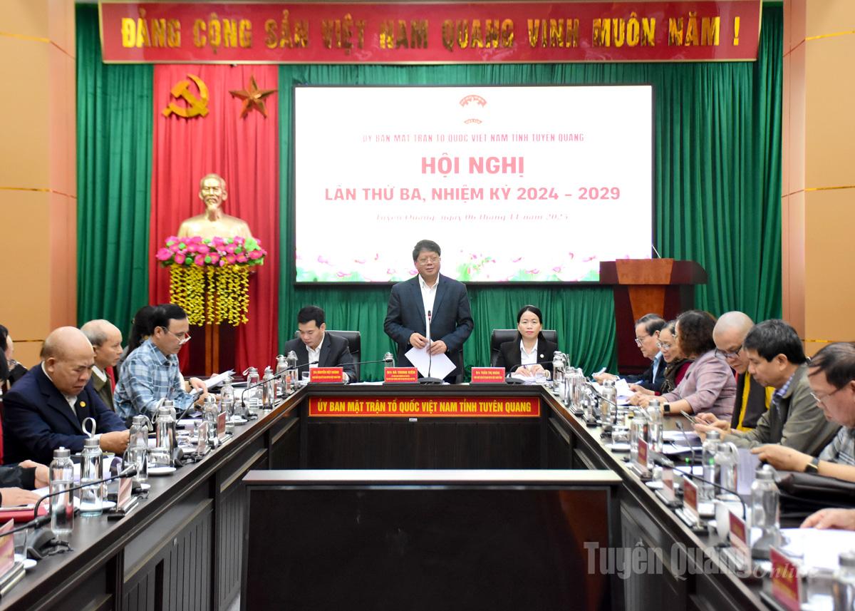 प्रांतीय पार्टी स्थायी समिति के सदस्य, प्रांतीय वियतनाम फादरलैंड फ्रंट समिति के स्थायी उपाध्यक्ष, कॉमरेड हा ट्रुंग किएन ने सम्मेलन की अध्यक्षता की।