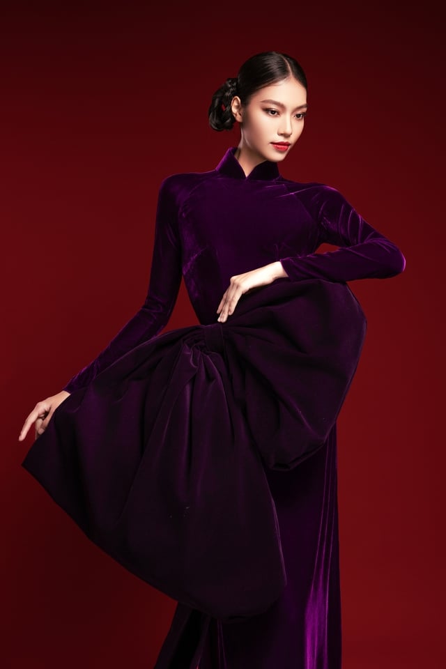 Designer Duc Hung bringer Hue-lilla til verden gjennom en unik ao dai-kolleksjon – Bilde 2. NTK Đức Hùng mang sắc tím Huế ra thế giới qua bộ sưu tập áo dài độc đáo - Ảnh 2.