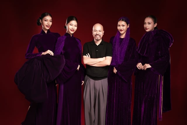 «Lilla i hjertet av Hue» – Den lilla reisen fra den gamle hovedstaden til verden gjennom Duc Hungs ao dai-kolleksjon – Bilde 4. 'Tím trong tim Huế' - Hành trình sắc tím từ cố đô ra thế giới qua bộ sưu tập áo dài của Đức Hùng - Ảnh 4.