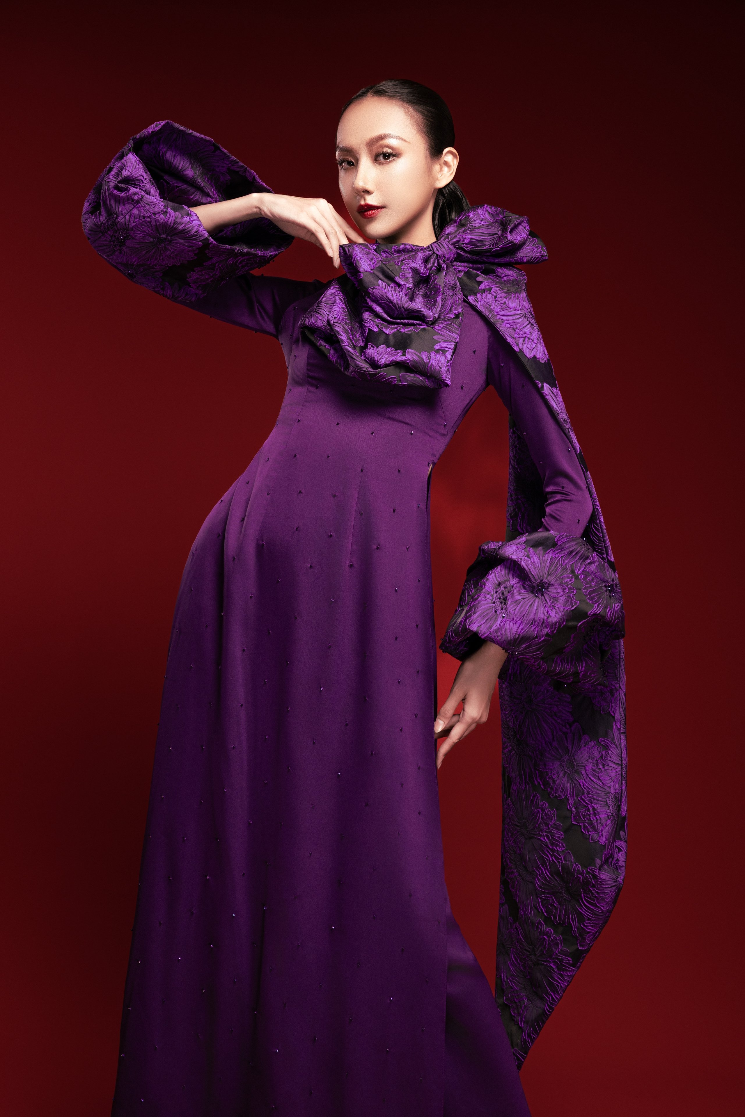Designer Duc Hungs Ao Dai-kolleksjon «Purple in the Heart of Hue» – Reise fra den gamle hovedstaden til verden – Bilde 7. Bộ sưu tập áo dài 'Tím trong tim Huế' của NTK Đức Hùng - Hành trình từ Cố đô ra thế giới - Ảnh 7.