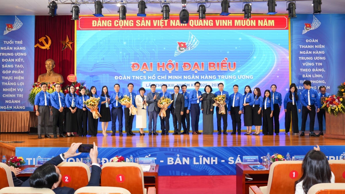 Kongres Ke-13 Kesatuan Belia Komunis Ho Chi Minh Bank Pusat berlangsung dengan jayanya. Đại hội Đại biểu Đoàn TNCS Hồ Chí Minh NHTW lần thứ XIII diễn ra thành công, tốt đẹp
