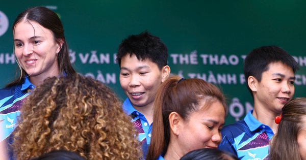 Kim Thanh trở lại trong ngày CLB TP HCM được lãnh đạo động viên trước Cúp C1 nữ châu Á