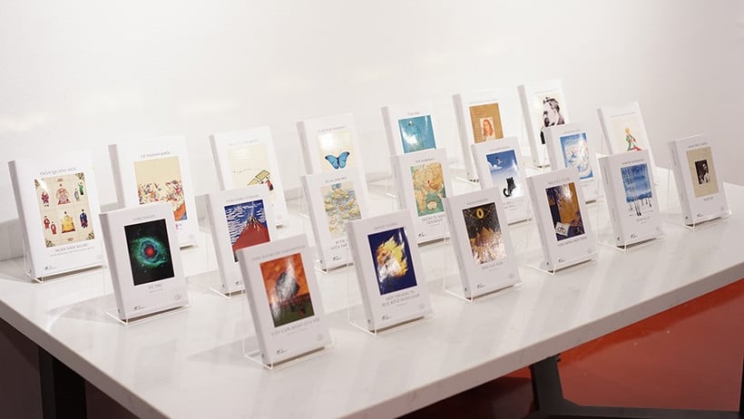 مجموعه کتابهایی که بیستمین سالگرد تأسیس نها نام را جشن میگیرند.