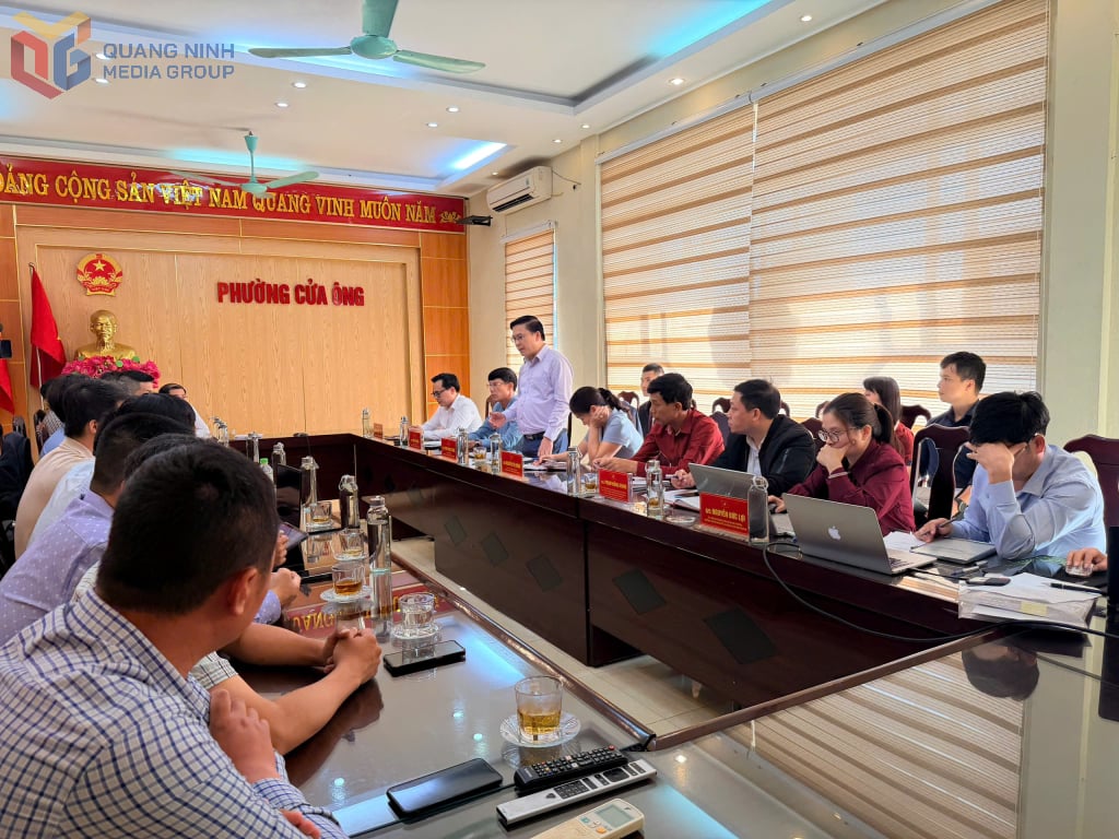 ບັນດາການນຳຂອງຫວອດ Cua Ong, ບັນດານັກລົງທຶນ, ວິສາຫະກິດ ແລະ ບັນດາຫົວໜ່ວຍໄດ້ເຫັນດີເປັນເອກະພາບກ່ຽວກັບແຜນການໄຟຟ້າ, ເສັ້ນທາງ ແລະ ນ້ຳປະປາ.