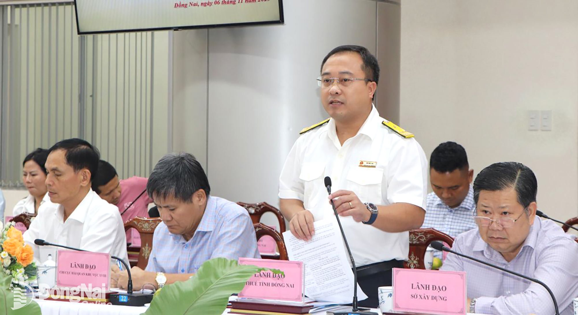 អនុប្រធាននាយកដ្ឋានពន្ធដារខេត្ត Dong Nai លោក Dau Duc Anh ចែករំលែកព័ត៌មានស្តីពីការគ្រប់គ្រងពន្ធដារ និងដំណោះស្រាយគោលនយោបាយសម្រាប់សហគ្រាសក្នុងខេត្តនាពេលថ្មីៗនេះ។ រូបថត៖ ង៉ុក លៀន