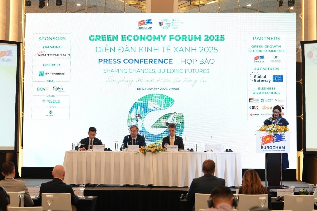 Tisková konference k oznámení Fóra zelené ekonomiky 2025: Průkopnické inovace, vytváření budoucnosti, 6. listopadu. Foto: EuroCham. Buổi họp báo công bố Diễn đàn Kinh tế Xanh 2025: Tiên phong đổi mới, kiến tạo tương lai ngày 6/11. Ảnh: EuroCham.
