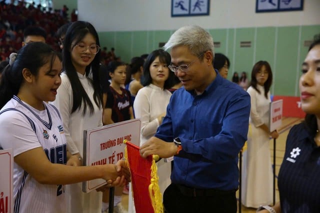 Giải bóng rổ sinh viên toàn quốc 2025 - cúp TV360: Bất ngờ ngày khai màn- Ảnh 5.