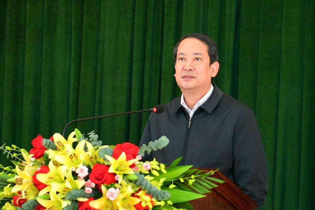 លោក Mai Van Tuat - លេខារងគណៈកម្មាធិការបក្សខេត្ត ប្រធានគណៈកម្មាធិការរណសិរ្សមាតុភូមិវៀតណាមខេត្ត Ninh Binh បានអញ្ជើញជួបសំណេះសំណាលជាមួយអ្នកបោះឆ្នោតឃុំ Yen Mac, Yen Tu និងឃុំ Dong Thai។