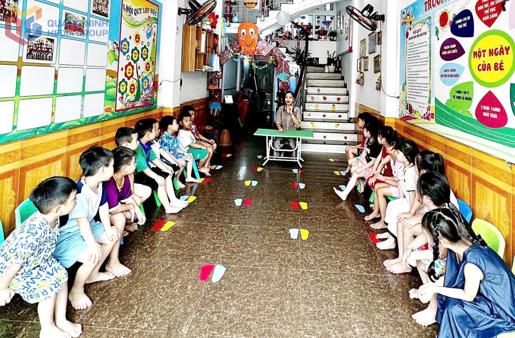 В детском саду Dream House (район 2А, округ Каосань, город Халонг) обучаются ученики.