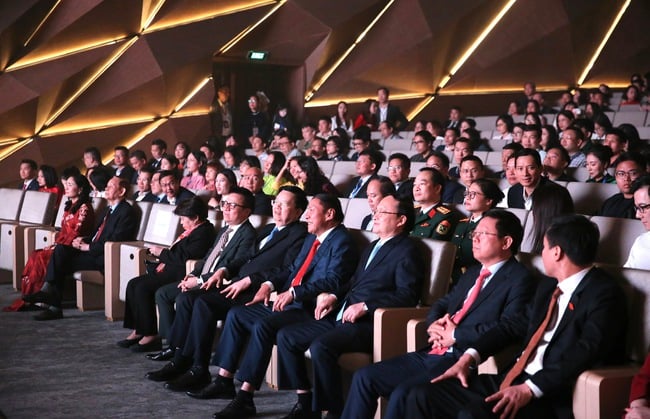 ມອບລາງວັນນັກຂ່າວແຫ່ງຊາດຄັ້ງທີ 3 “ເພື່ອພາລະກິດພັດທະນາວັດທະນະທຳຫວຽດນາມ” - ຮູບພາບ 1. Vinh danh các tác phẩm xuất sắc tại Giải Báo chí toàn quốc “Vì sự nghiệp phát triển Văn hóa Việt Nam” lần thứ Ba - Ảnh 1.