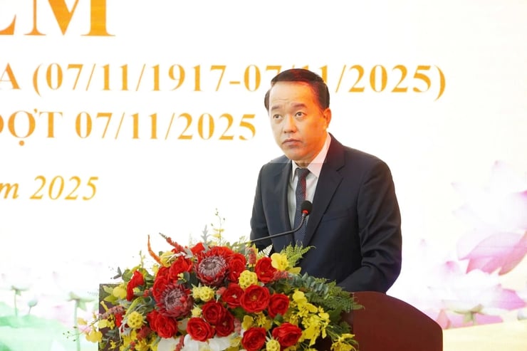 Phường Thượng Cát  trao tặng Huy hiệu Đảng đợt 07/11- Ảnh 1.