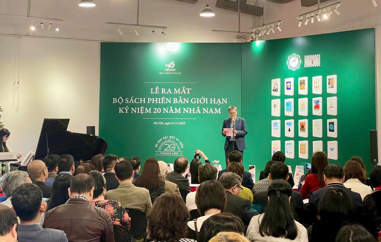 Scena lansării cărții