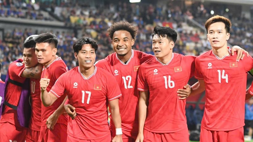 ខ្សែប្រយុទ្ធ Nguyen Xuan Son ត្រលប់មកក្រុមជម្រើសជាតិវៀតណាមវិញហើយបន្ទាប់ពីជាសះស្បើយពីរបួស។ (រូបថត៖ THANH DAT)