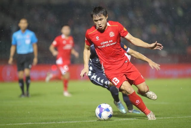 Khong Minh Gia Bao, debutant bij het Vietnamese nationale team: Wie is de 'schokkende' factor van de HCM City Police Club? - Foto 1. Tân binh đội tuyển Việt Nam Khổng Minh Gia Bảo: Nhân tố 'sốc' của CLB CA TP.HCM, là ai?- Ảnh 1.