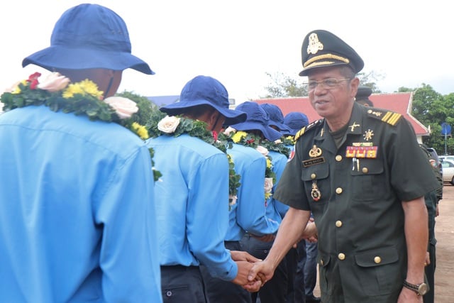 Militærregion 7 la ut for å lete etter 825 martyrgraver i Kambodsja i den tørre årstiden 2025–2026 – Foto 2. Quân khu 7 xuất quân tìm 825 mộ liệt sĩ tại Campuchia mùa khô 2025 - 2026- Ảnh 2.