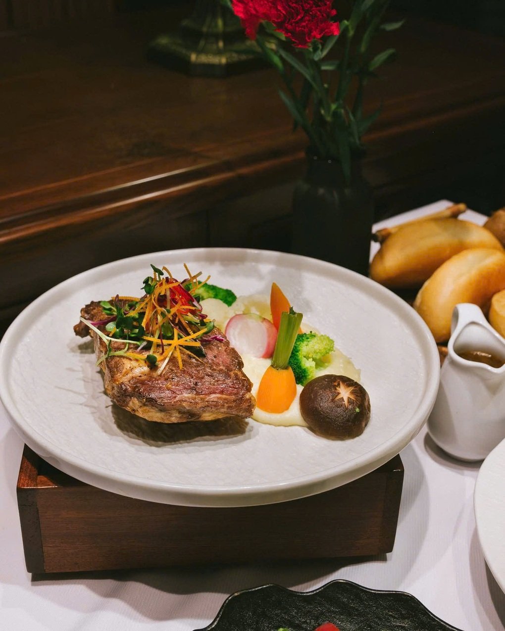 5 najlepszych europejskich restauracji serwujących pyszne dania, które przyciągają gości w okolicy Hoan Kiem – 6