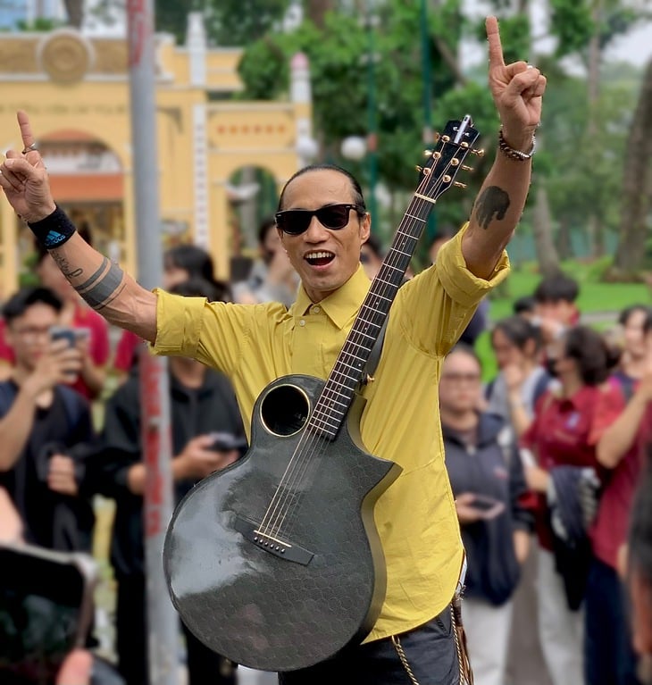 Piosenkarz Pham Anh Khoa jest zajęty pracą ze studentami mediów - zdjęcie 7. Phạm Anh Khoa - Ảnh 7.