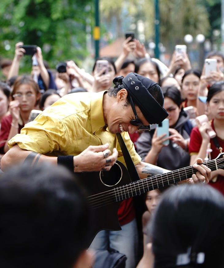 Piosenkarz Pham Anh Khoa jest zajęty pracą ze studentami mediów - zdjęcie 9. Phạm Anh Khoa - Ảnh 9.