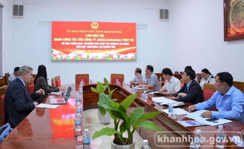 Scéna pracovní relace. Foto: Bich Ho - Nguyen Phu. Quang cảnh buổi làm việc. Ảnh: Bích Hồ - Nguyễn Phú.