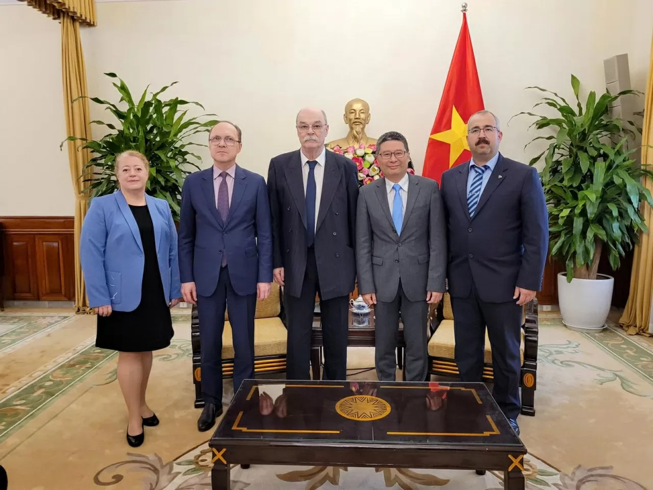 A 12-a Consultare Consulară Vietnam-Rusia: Progrese substanțiale în rezolvarea problemelor consulare Tư vấn lãnh sự Việt Nam-Nga lần thứ 12: Tiến triển thực chất trong giải quyết công tác lãnh sự