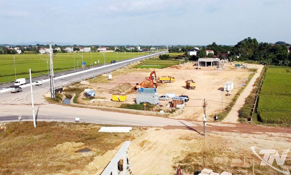 Cụm công nghiệp Tân Đức và Lương Phú - Tân Đức (xã Kha Sơn) được đẩy nhanh tiến độ thi công hạ tầng, kỳ vọng thu hút nhiều doanh nghiệp nhỏ và vừa đầu tư phát triển sản xuất. Ảnh: T.L