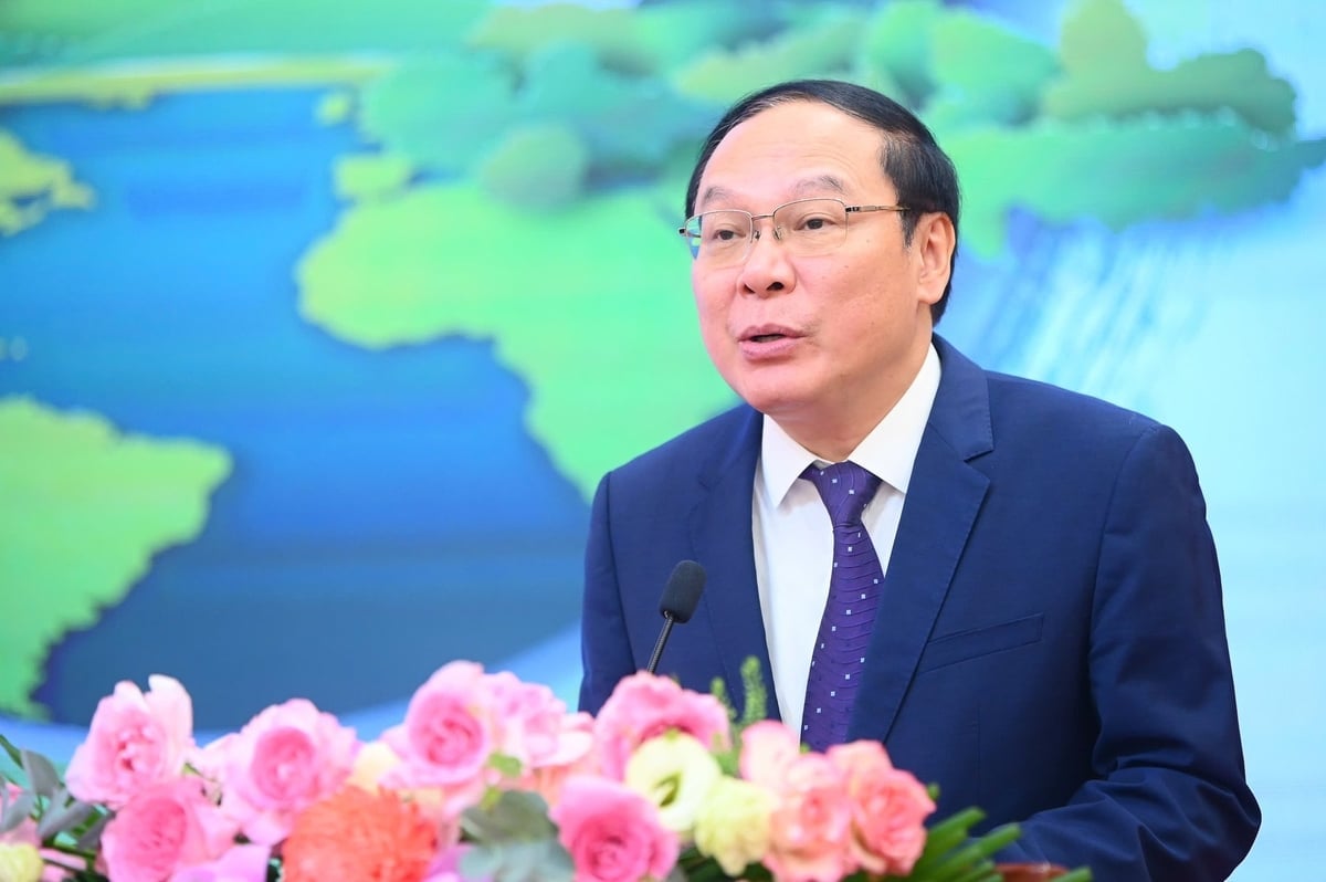 Viseminister for landbruk og miljø Le Cong Thanh holdt åpningstalen på forumet «Grønn energi – ren by». Foto: Tung Dinh. Thứ trưởng Bộ NN-MT Lê Công Thành phát biểu khai mạc Diễn đàn 'Năng lượng xanh - Thành phố sạch'. Ảnh: Tùng Đinh.