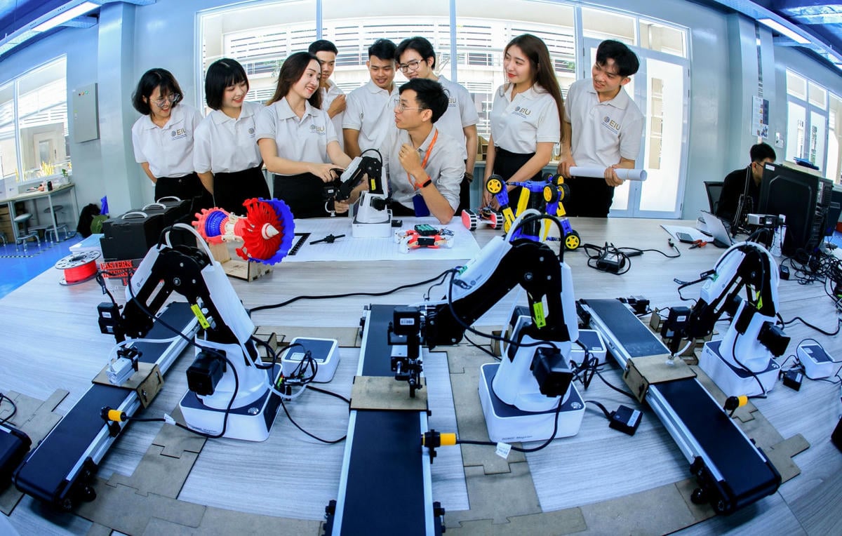 Baner vei for å tiltrekke seg talenter innen vitenskap og teknologi Mở đường thu hút nhân tài khoa học và công nghệ